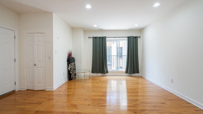 Foto del edificio - 3354 W Wilson Ave