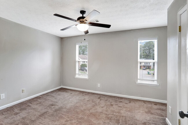Building Photo - 1579 Springleaf Point SE