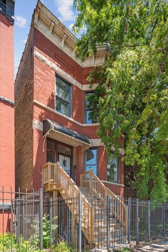 Primary Photo - 3322 W Congress Pkwy