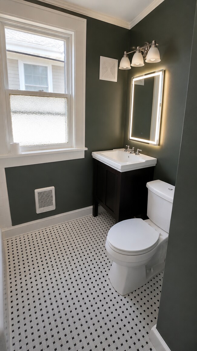Foto del edificio - 3813 N Frederick Ave
