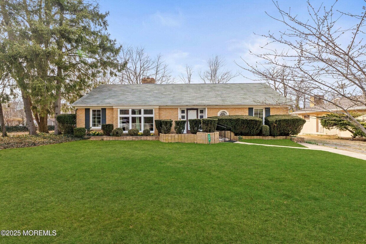 Foto principal - 564 Monmouth Pl