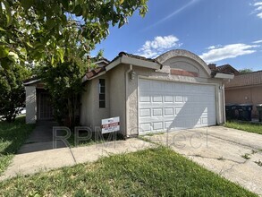 Building Photo - 4956 Villa Royale Way