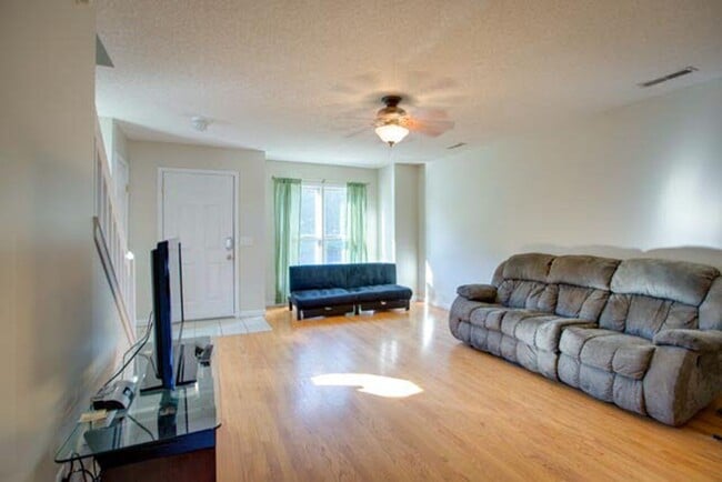 Building Photo - Townhouse in the City of Harrisonburg