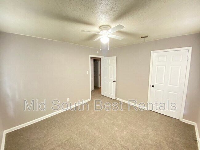 Foto del edificio - 442 Delta Rd