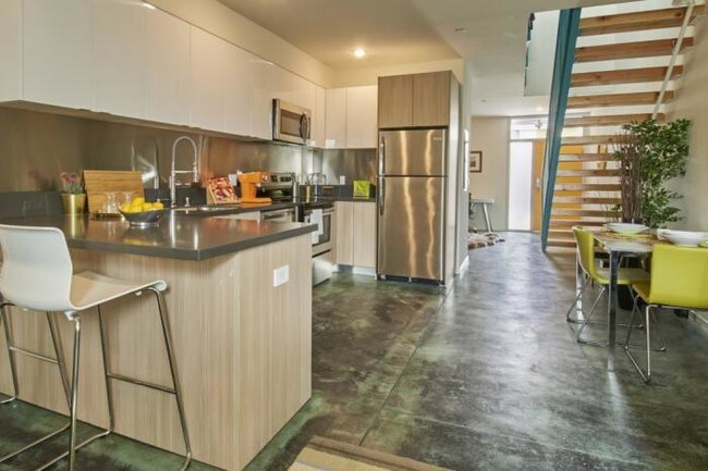 Building Photo - 2 bedroom in Los Angeles CA 90057
