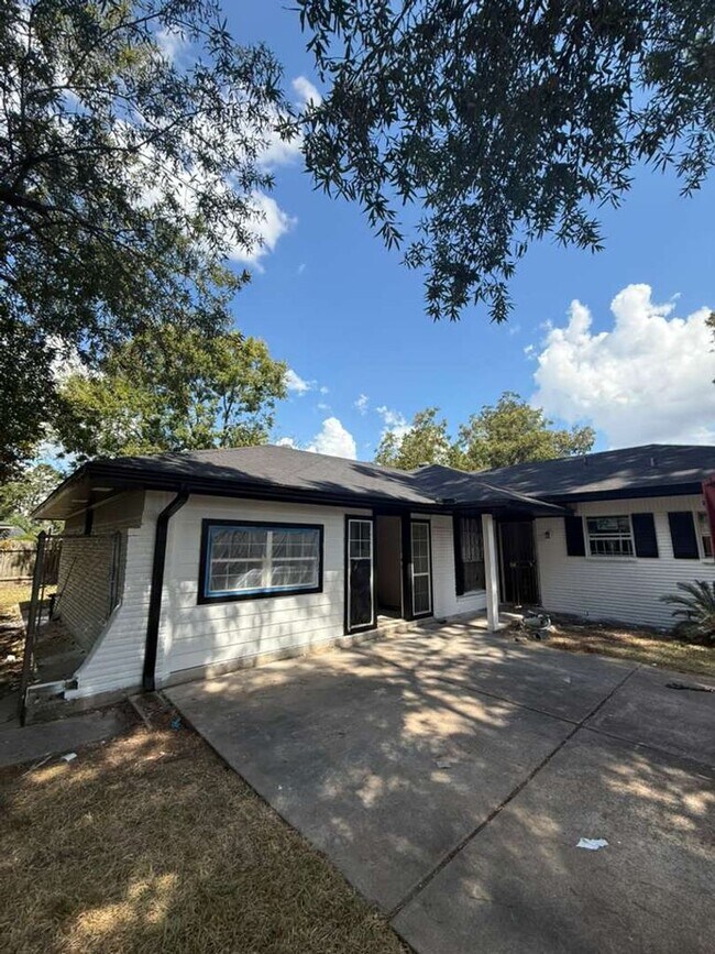 Foto del edificio - BEAUTIFUL HOME IN HOUSTON. MOVE IN READY!.