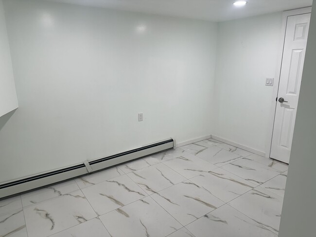 Dormitorio 1 - 8260 166th St