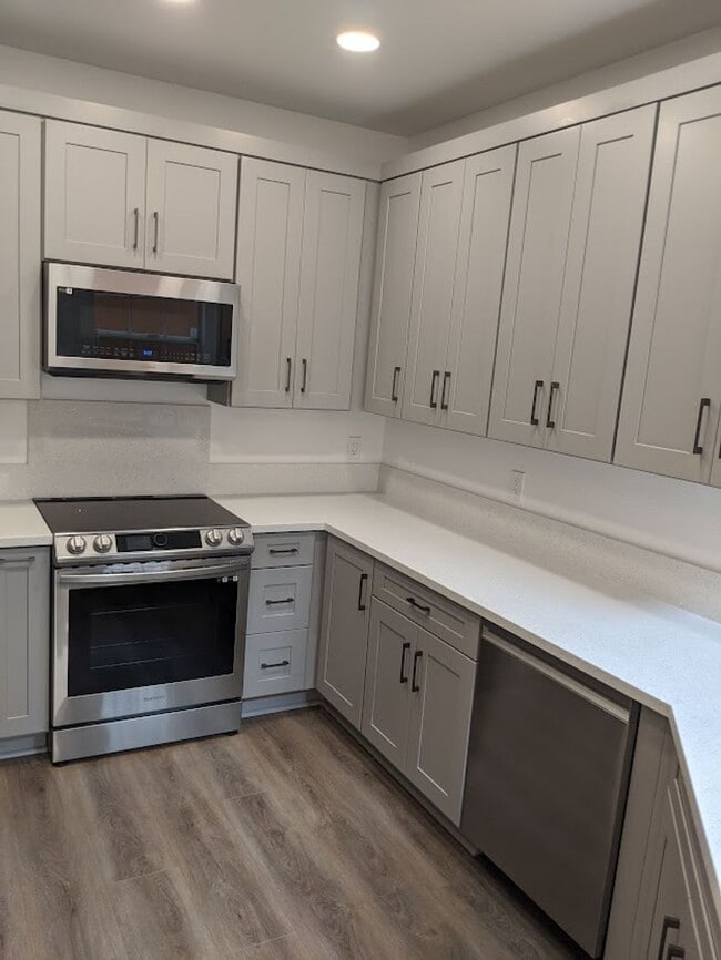 Building Photo - 2 Bedroom-2 Bathroom Single Story Condo in...