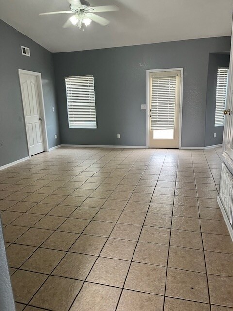 Foto del edificio - 5295 Imperial Dr