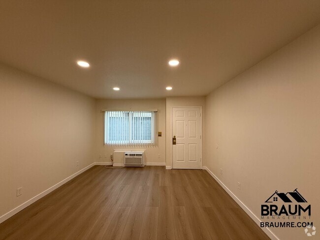 Building Photo - 5245 Riverton Ave