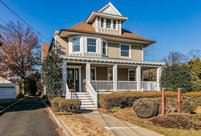 Building Photo - 319 Lenox Ave