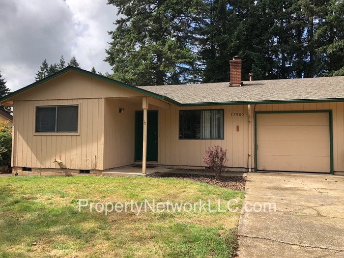 Primary Photo - Great 2 Bedroom Duplex in Sandy