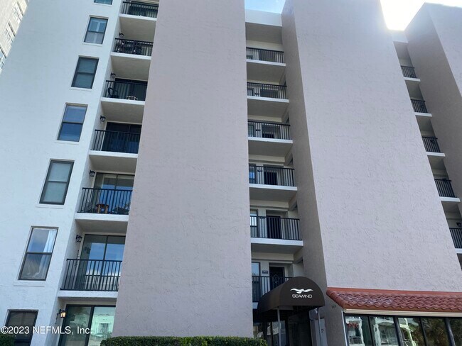 Building Photo - 275 1st St S