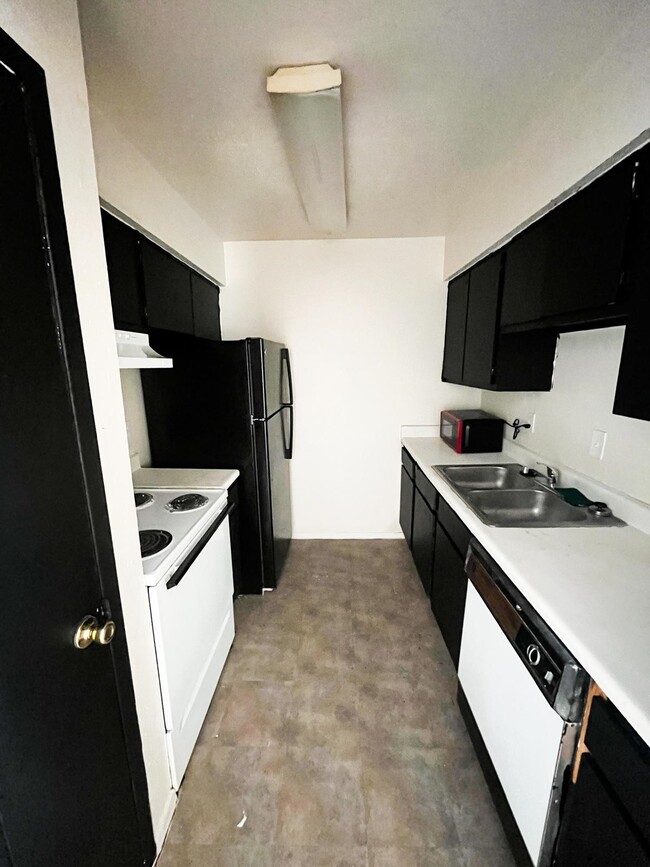 Foto del edificio - 5625 Antoine Dr