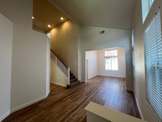 Foto del edificio - 5 bedroom home located in Sylvan School District!