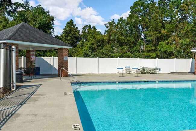 Building Photo - 1600 STURDIVANT Dr