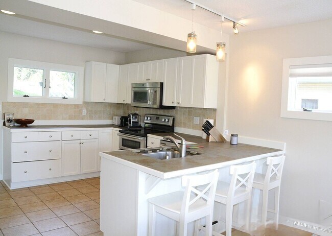 Foto del edificio - 4887 Edgewater Dr