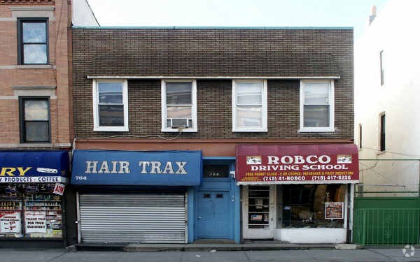 Primary Photo - 764 Seneca Ave