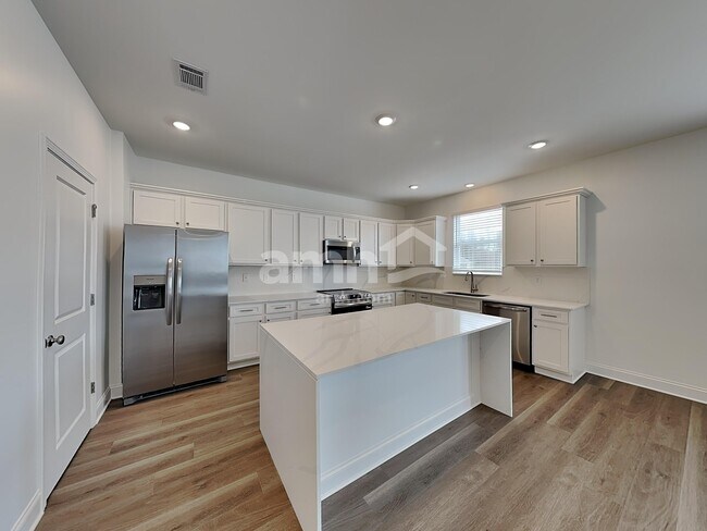 Foto del edificio - 347 Hickory Pointe Rd