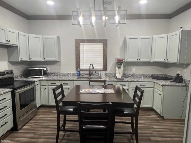 Building Photo - 3 br, 1 bath House - 1803 North Cutting Av...