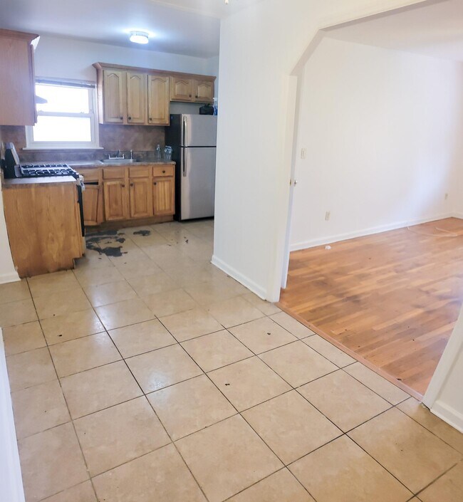 2531 Cruger Ave Unit 3, The Bronx, NY 10467 Room for Rent in The