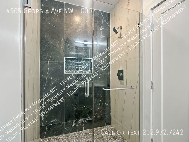 Foto del edificio - 4905 Georgia Ave NW