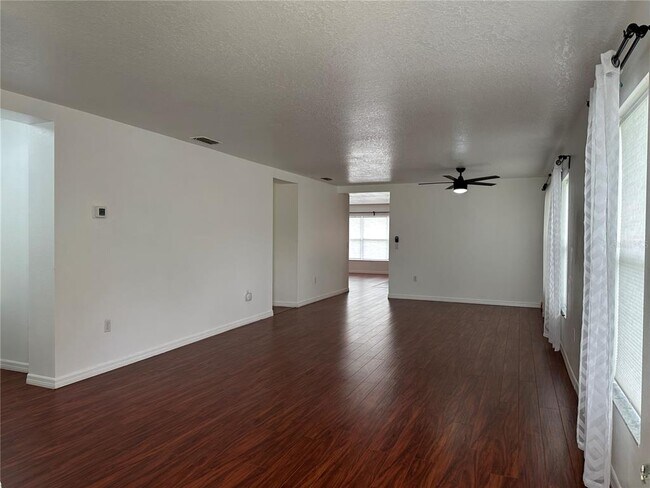 Foto del edificio - 4712 Willoughby St