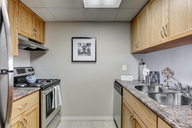 Building Photo - Boardwalk Centre