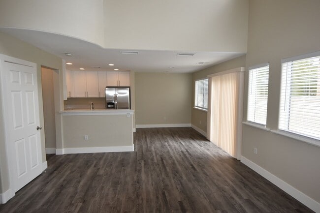 Building Photo - 10460 Mihela Ave
