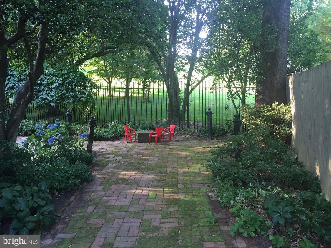 Foto principal - 2917 Garfield St NW