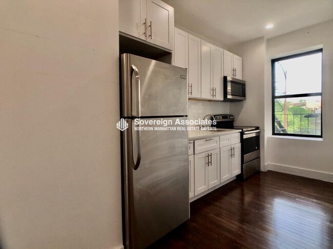Building Photo - 518 W 204th St