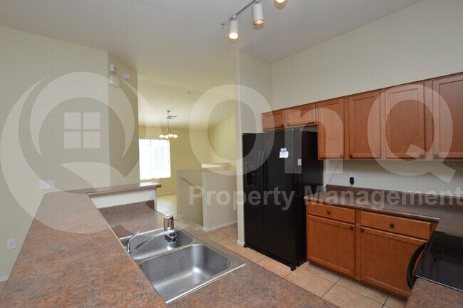 Foto del edificio - 1350 S Greenfield Rd