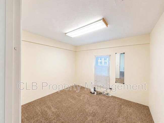 Building Photo - 431 N Grandview Ave