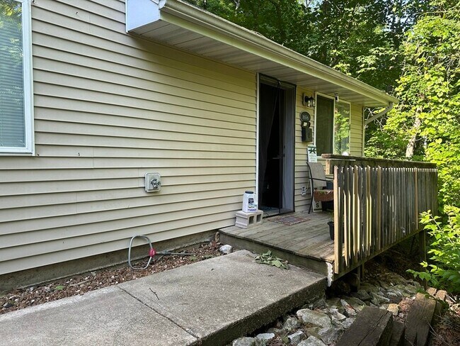 Building Photo - 1604-1606-1606 Radcliffe Dr