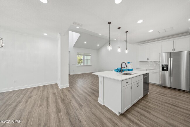 Building Photo - 9000 Parrot Pl
