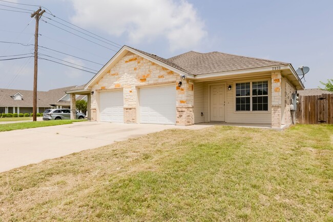Building Photo - 2930 Saulsbury Dr