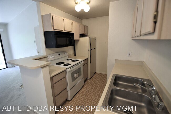 Building Photo - 1 br, 1 bath House - 5171 LINDELL ROAD #208