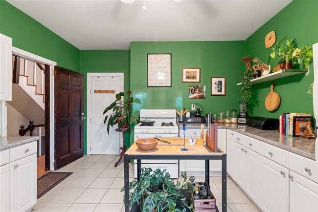 Building Photo - 377 Dorchester St