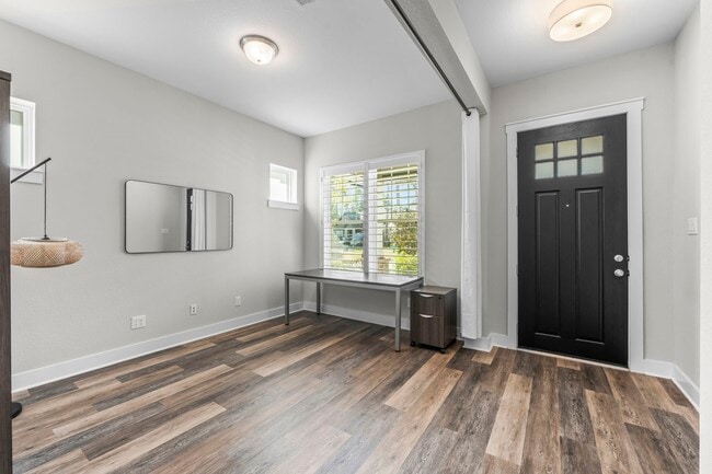 Building Photo - 218 Thistle Dr