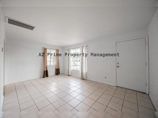 Foto del edificio - 9430 N 11th Pl