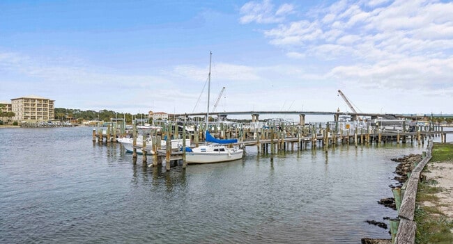 Foto del edificio - 330 Bluefish Dr