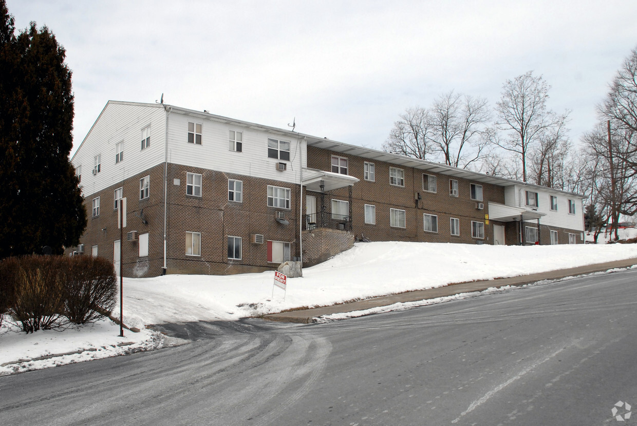 Foto del edificio - 96 Kempton Ave