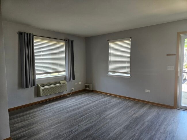 Building Photo - 1401 Silverstone Dr