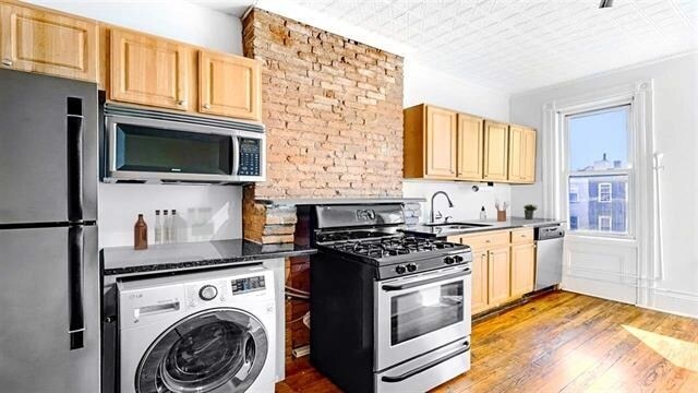 Building Photo - 357 8th St
