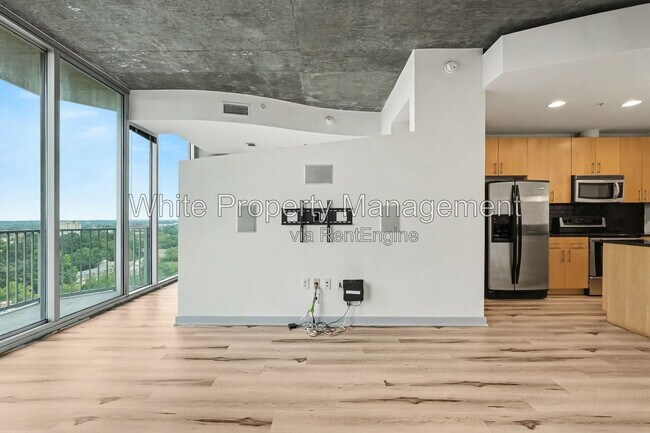 Foto del edificio - 210 N Church St