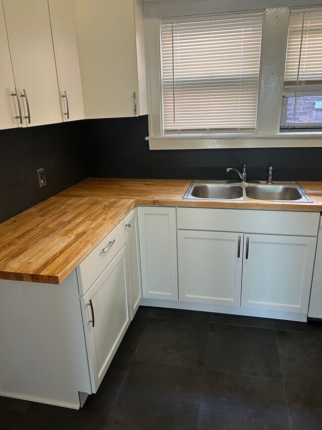 cocina moderna - 841 Nottingham Rd