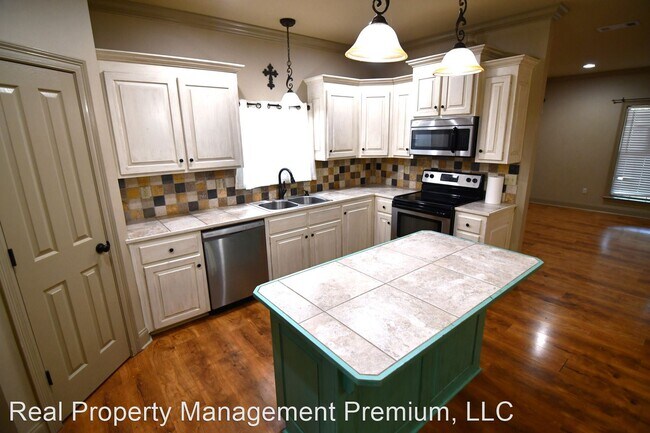 Foto del edificio - 3 br, 2 bath House - 3297 Tupelo St