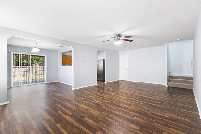 Building Photo - Charming Home Awaits: Spacious & Modern Living in a Prime Location