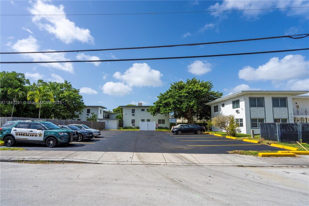Foto del edificio - 437 NE 82nd St
