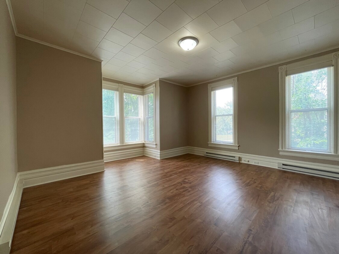 648 Galloway St Unit 2, Eau Claire, WI 54703 Apartments in Eau Claire